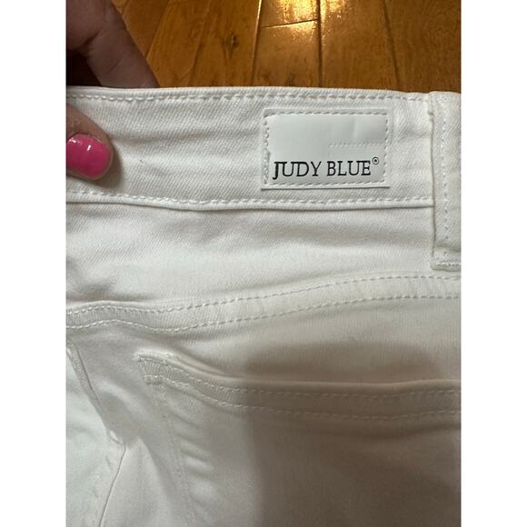 Judy Blue White Cutoff Denim Shorts Size 5/27 - Picture 8 of 9